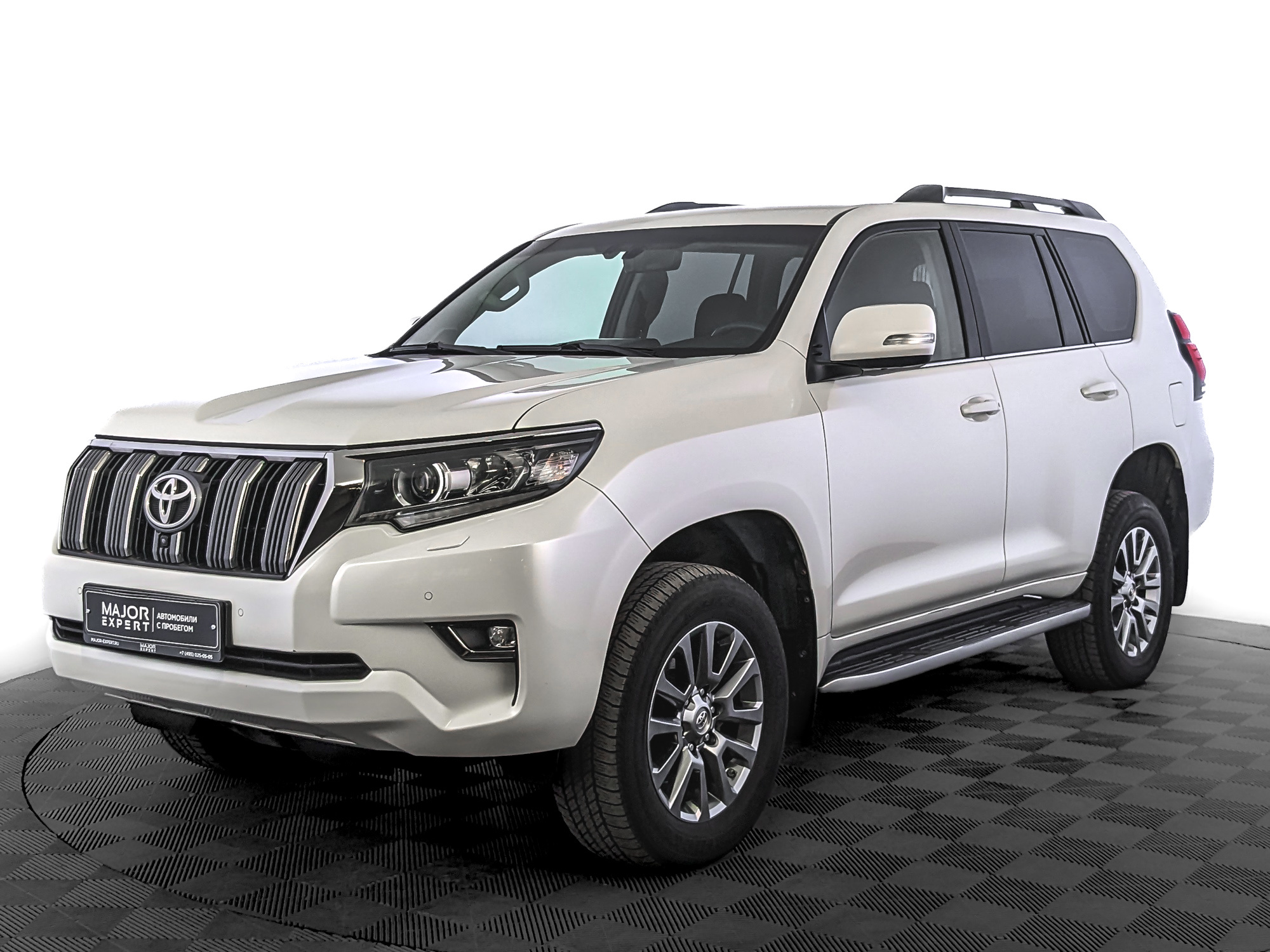 Toyota Land Cruiser Prado 2018 с пробегом в наличии, цвет Белый | BMW  Авто-Авангард