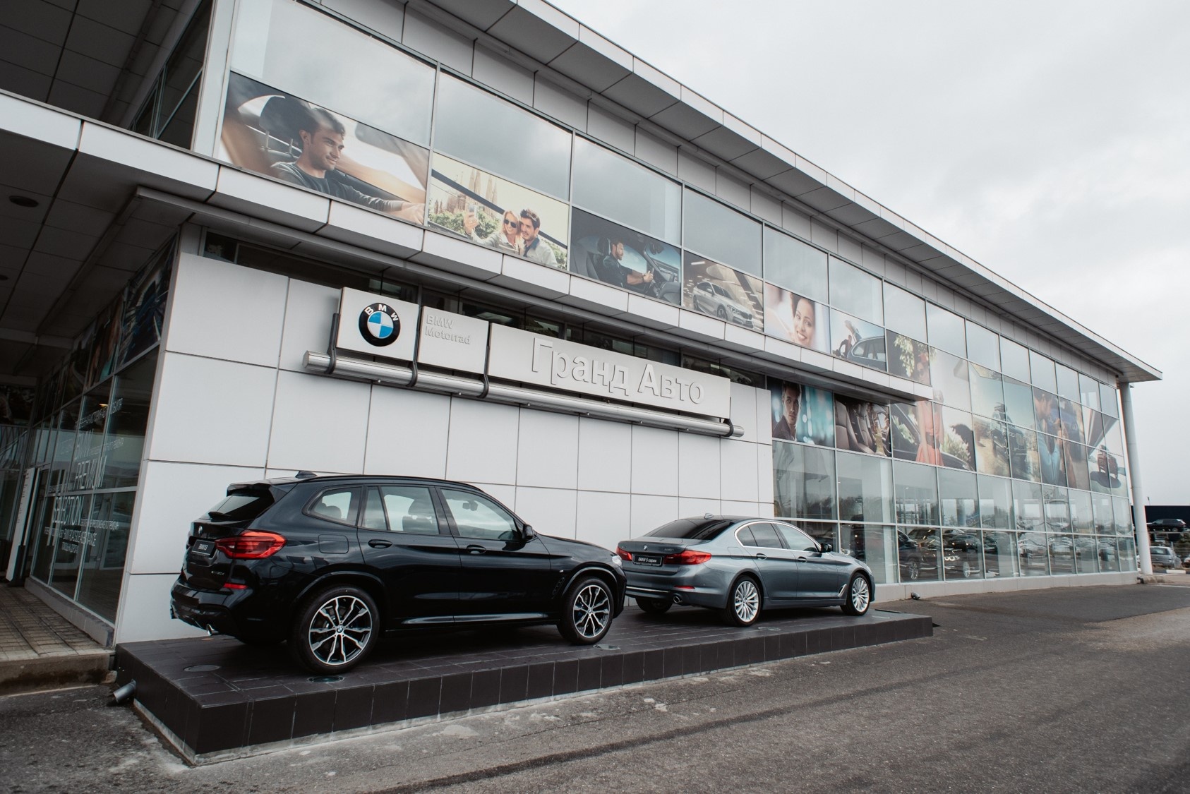 Авто тверь. Автосалон BMW Тверь. Автосалон БМВ В Нижнем Новгороде. Салон БМВ Тверь. Автоцентр БМВ Магнитогорск.