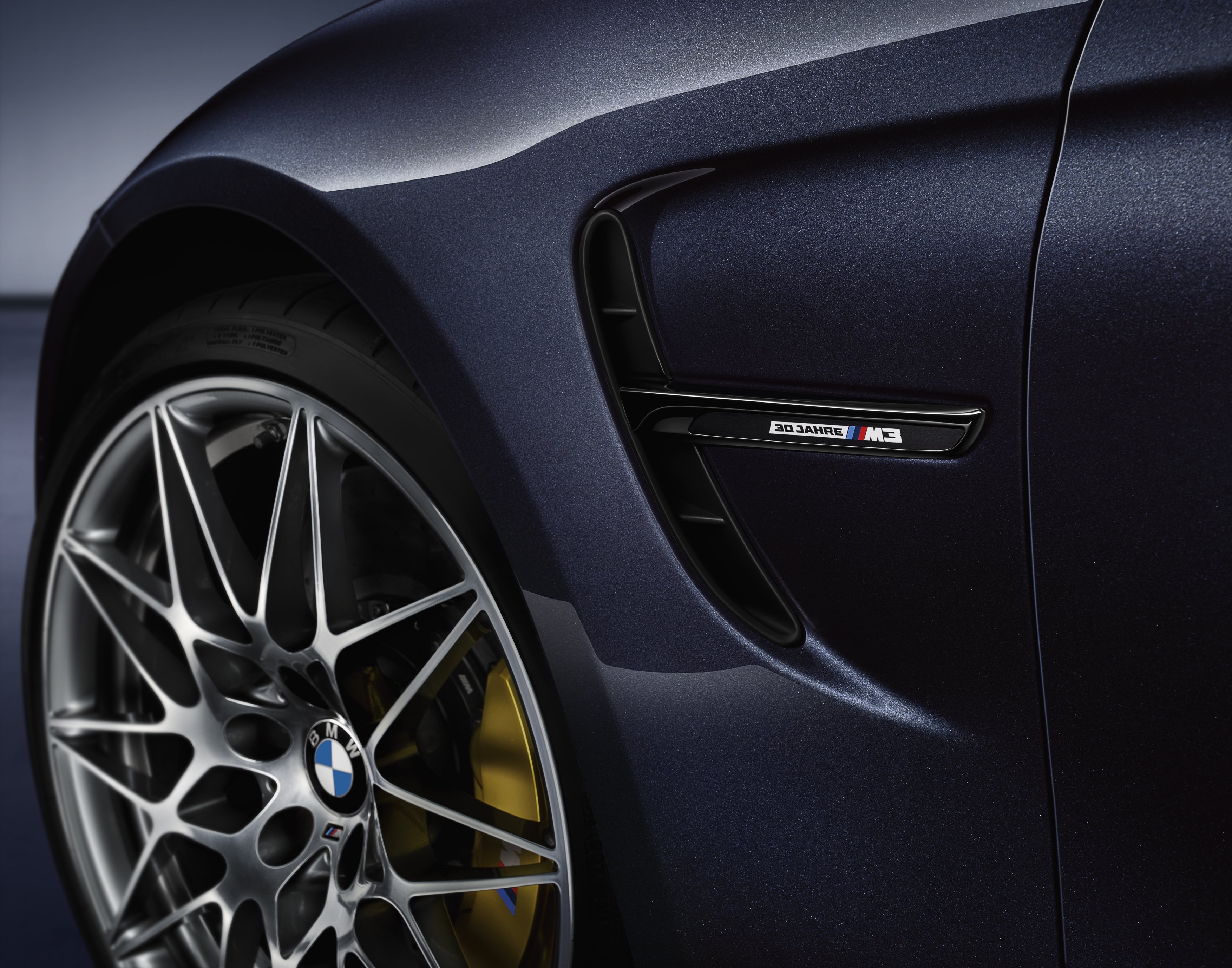30 003. M3 Jahre. Диски легкосплавные BMW M пакет. Macao Blue BMW.