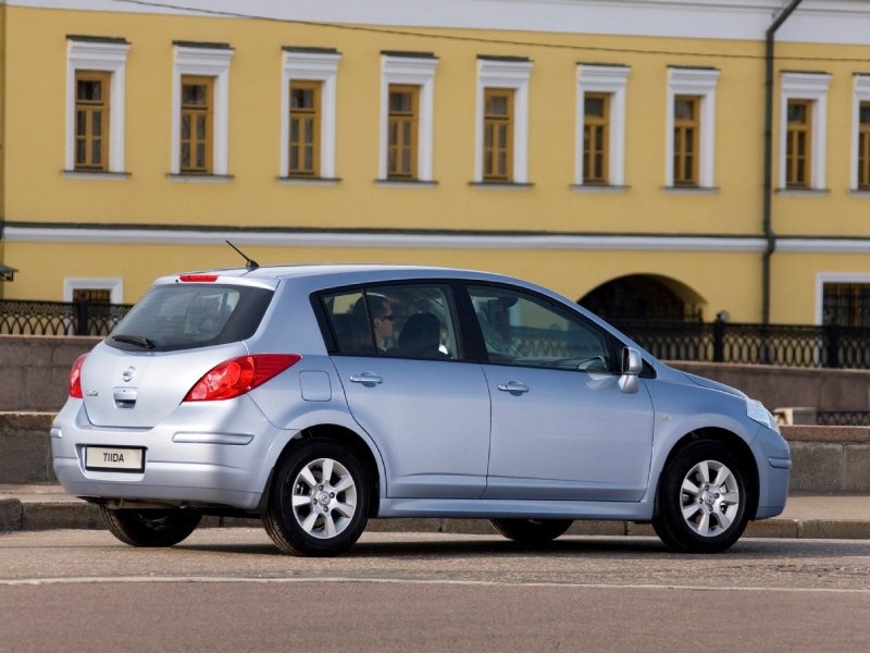 NISSAN TIIDA