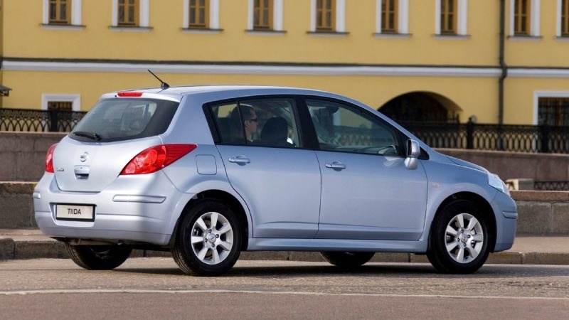 Фото Nissan Tiida Sedan - фотографии Ниссан Тиида