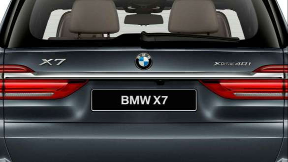 42 x 7 9. BMW x7 багажник. БМВ х7 зад.