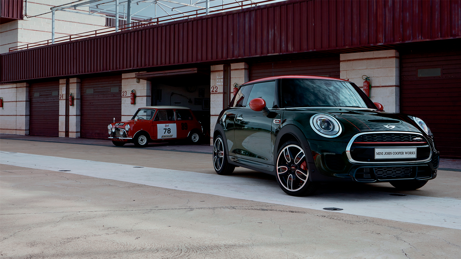 JOHN COOPER WORKS Hatch, купить новый JCW 3 и 5 дверей у дилера MINI в  Москве