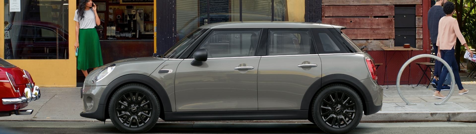 Купить Мини Купер 5 дверей в Москве и СПб у официального дилера MINI АВТОДОМ. Цена MINI Cooper 5 doors F55.