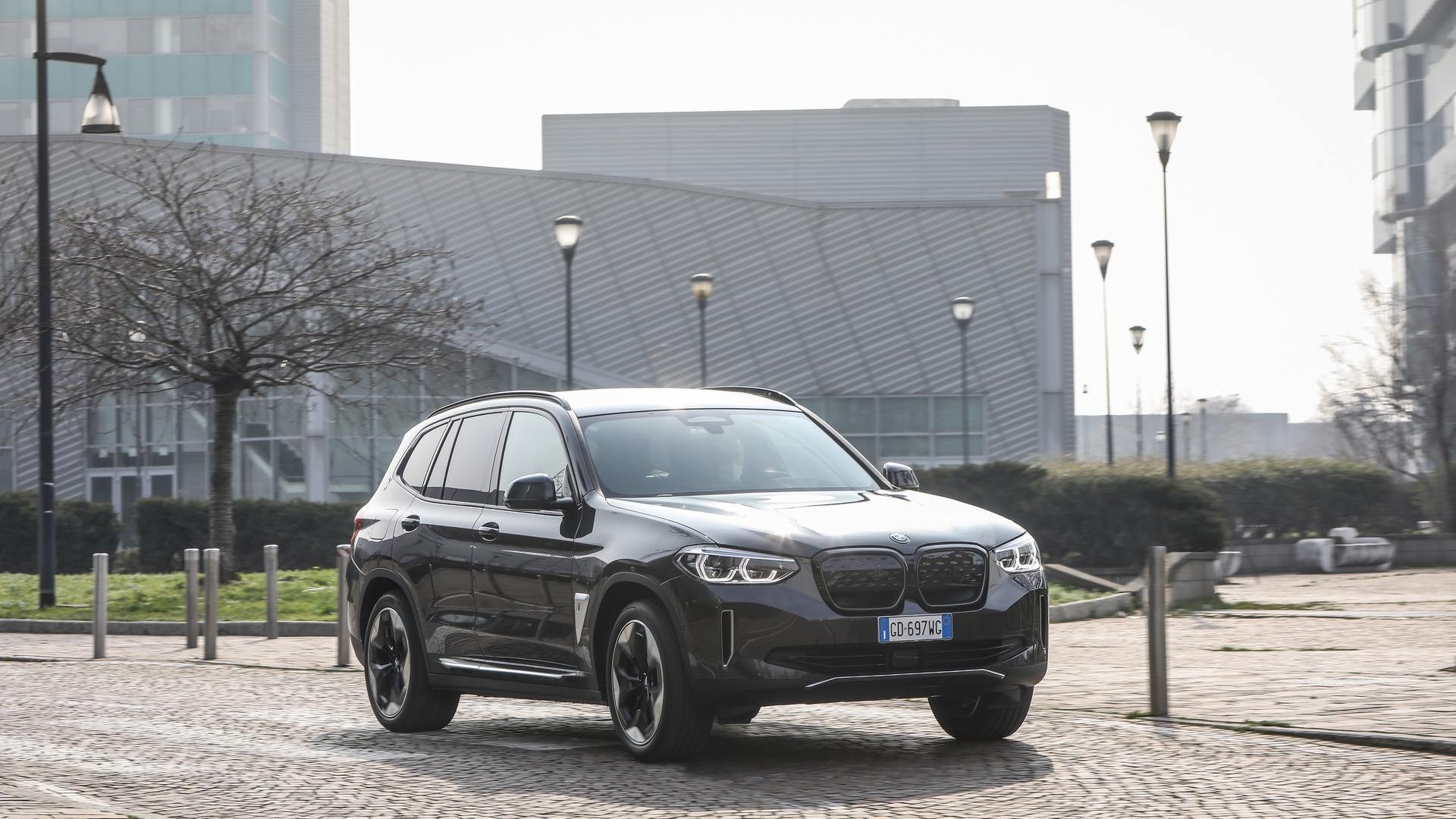 Электрический внедорожник BMW iX3 представили в цвете Sophisto Grey Metallic