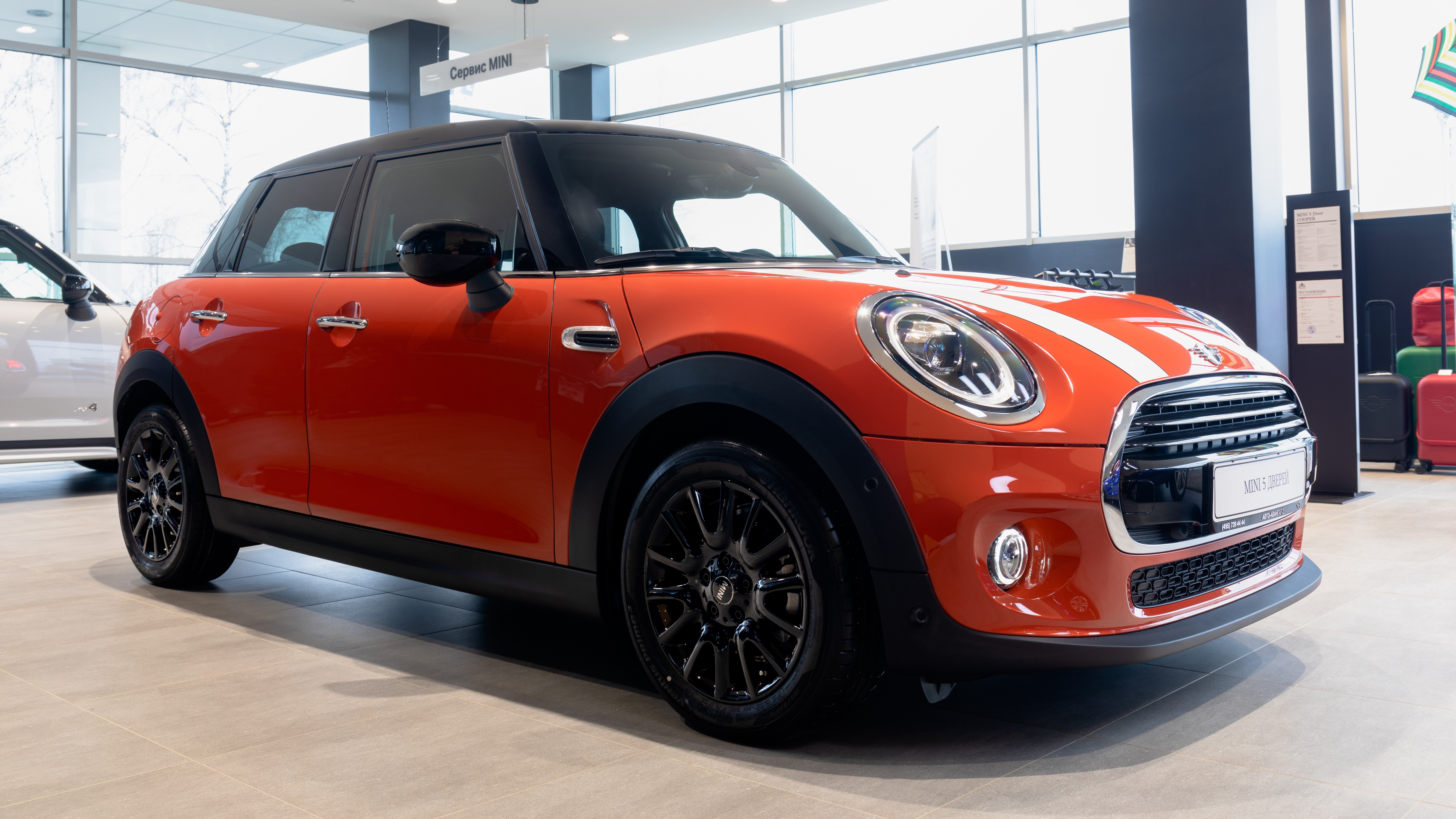 MINI Cooper 5 doors F55 (МИНИ Купер 5 дверей) 2022 купить в Москве,  комплектации и цены | Авто Авангард – официальный дилер MINI