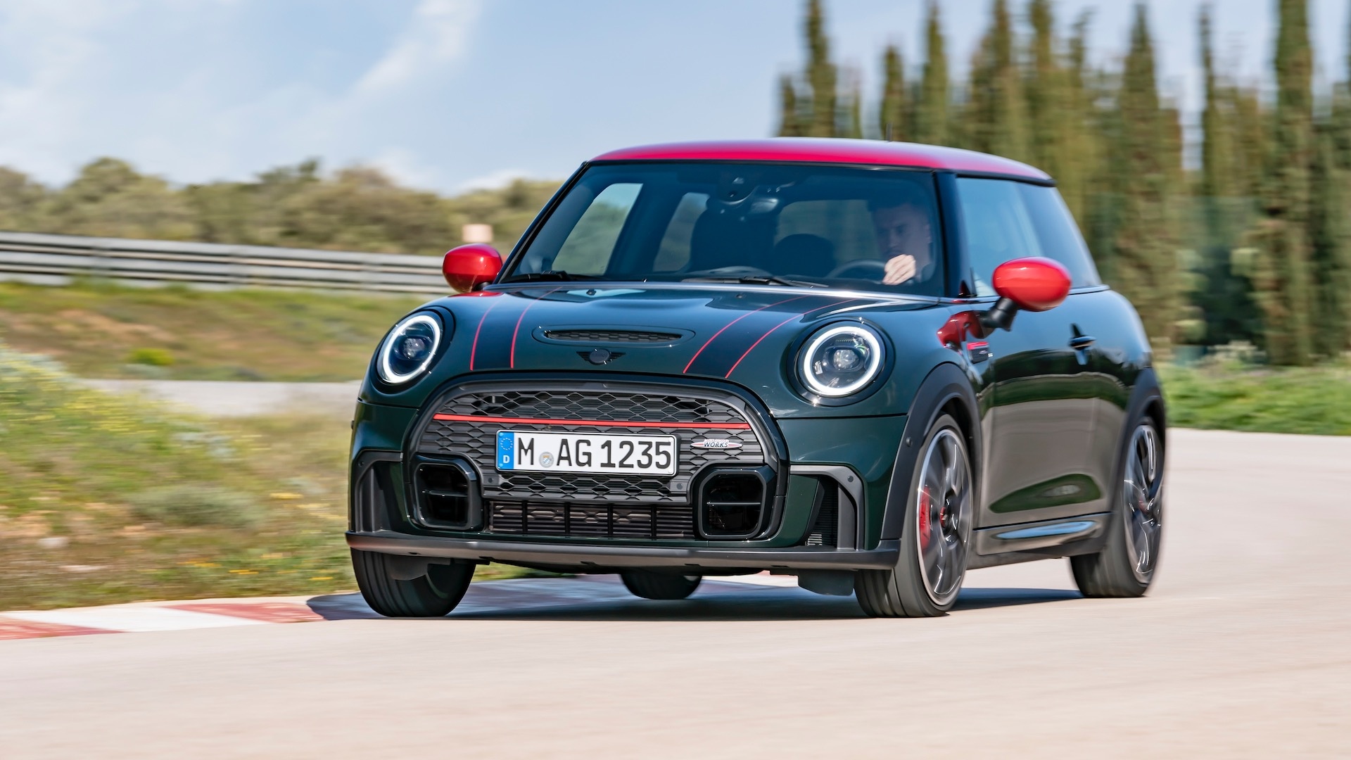 Новый MINI John Cooper Works: экстремальное удовольствие от вождения