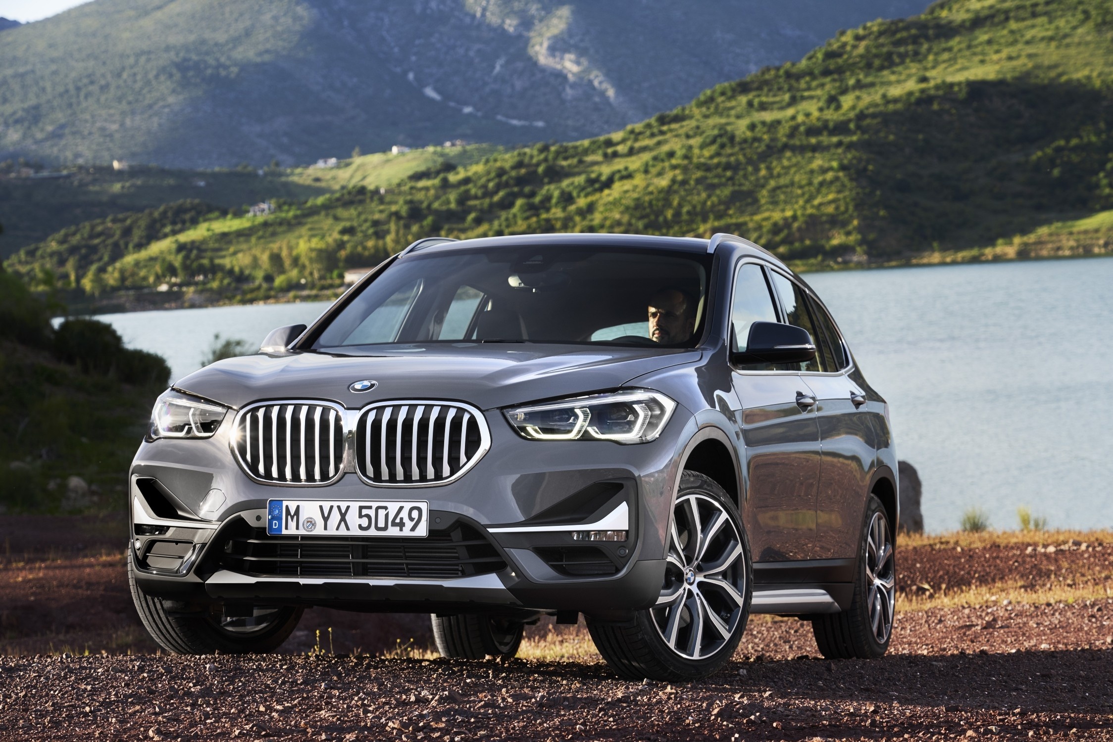 Бмв икс 1. Новый BMW x1 2021. Новый БМВ х1 2022. БМВ x1 2020. БМВ x1 2021.