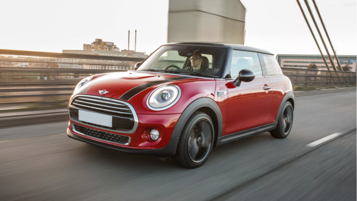 Что такое купер. Mini Cooper 202. БМВ мини Купер. Мини Купер БМВ красный. Мини Купер 3д