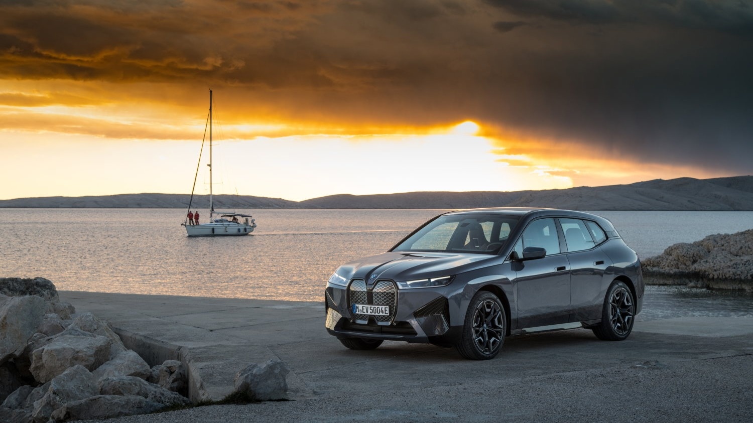 Электрокроссовер BMW iX: внушительный запас хода и разгон с места до 100 км/ч за 4 секунды