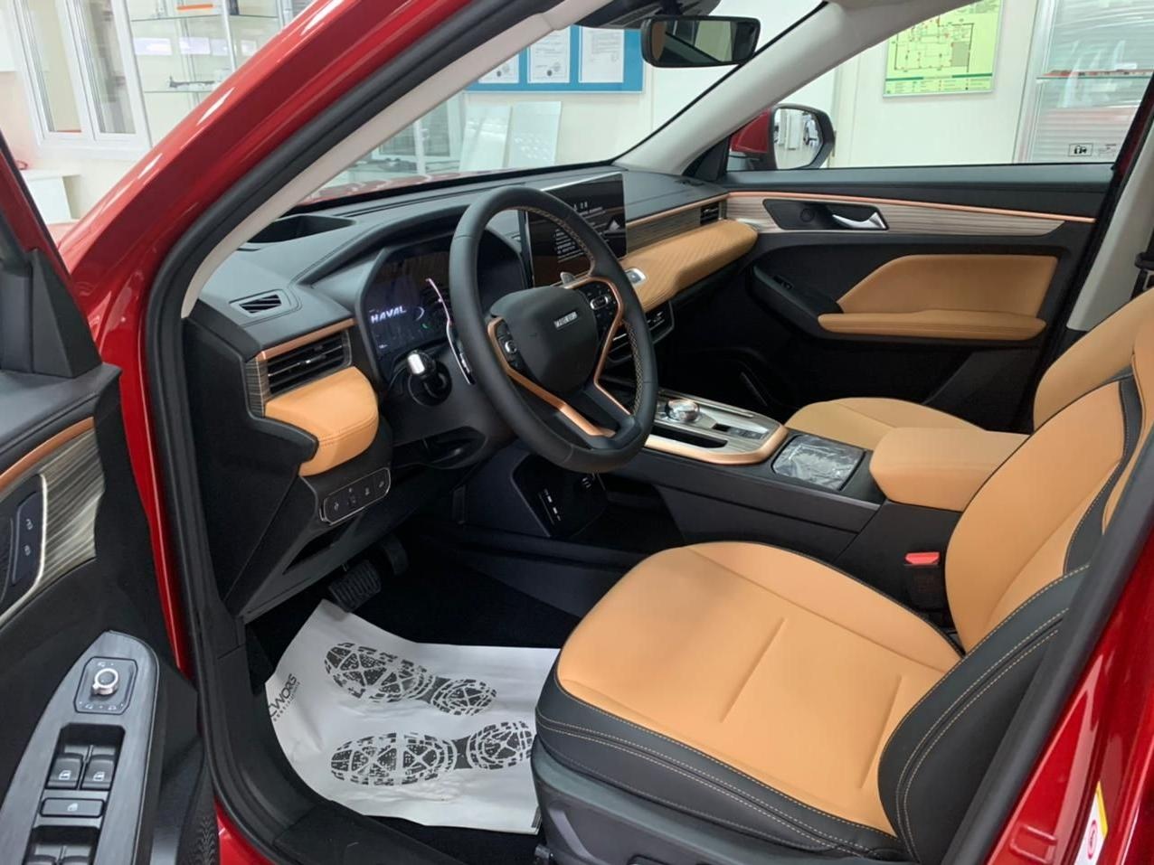 Haval Jolion 2022 коричневый салон
