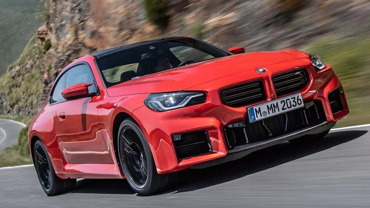 Новый BMW M2 дебютировал с «механикой» и задним приводом.