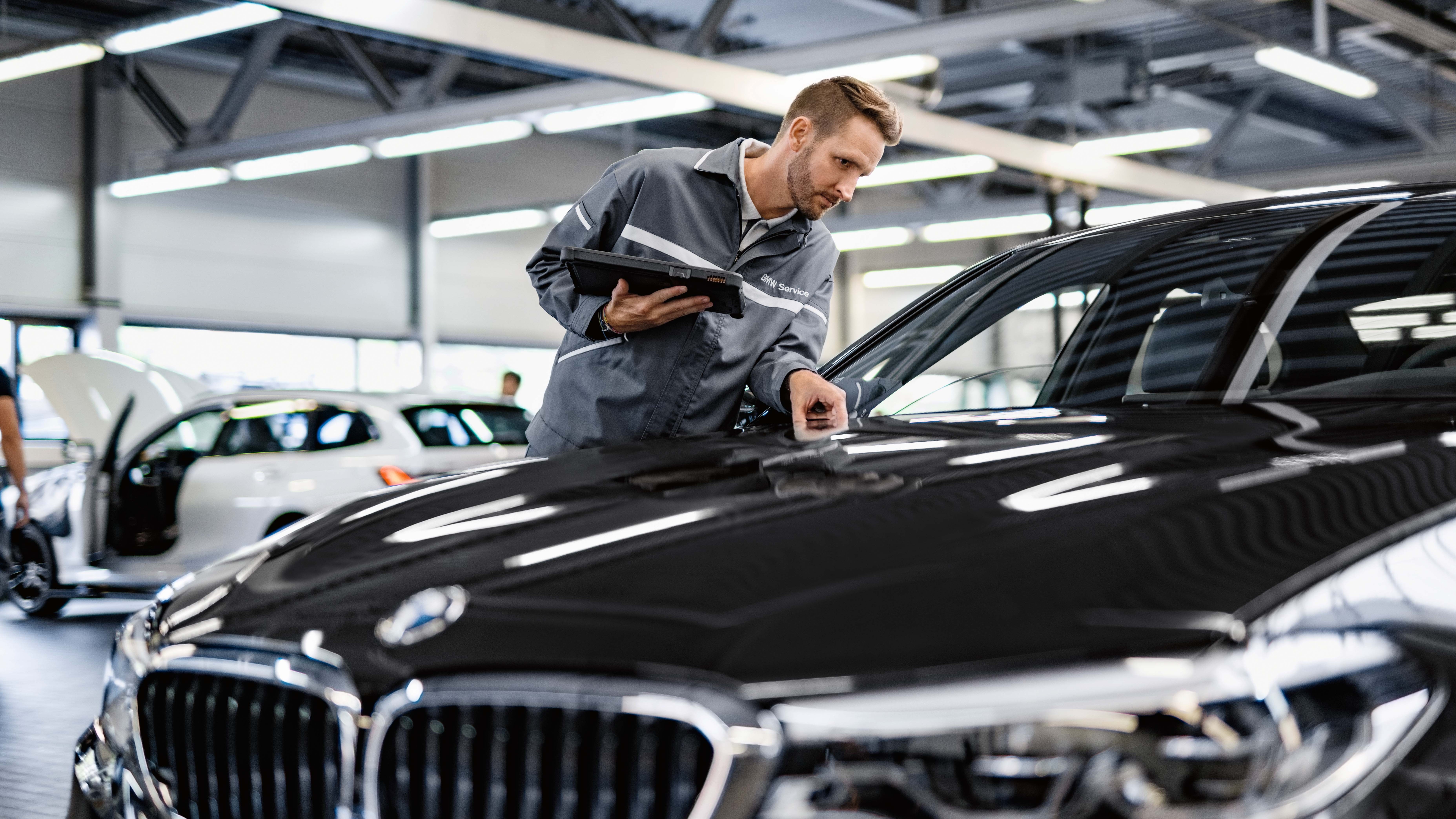 Автомобиль для работы. BMW service. Фото приложения центр авто. BMW avtomobil birinchisini rasmi.