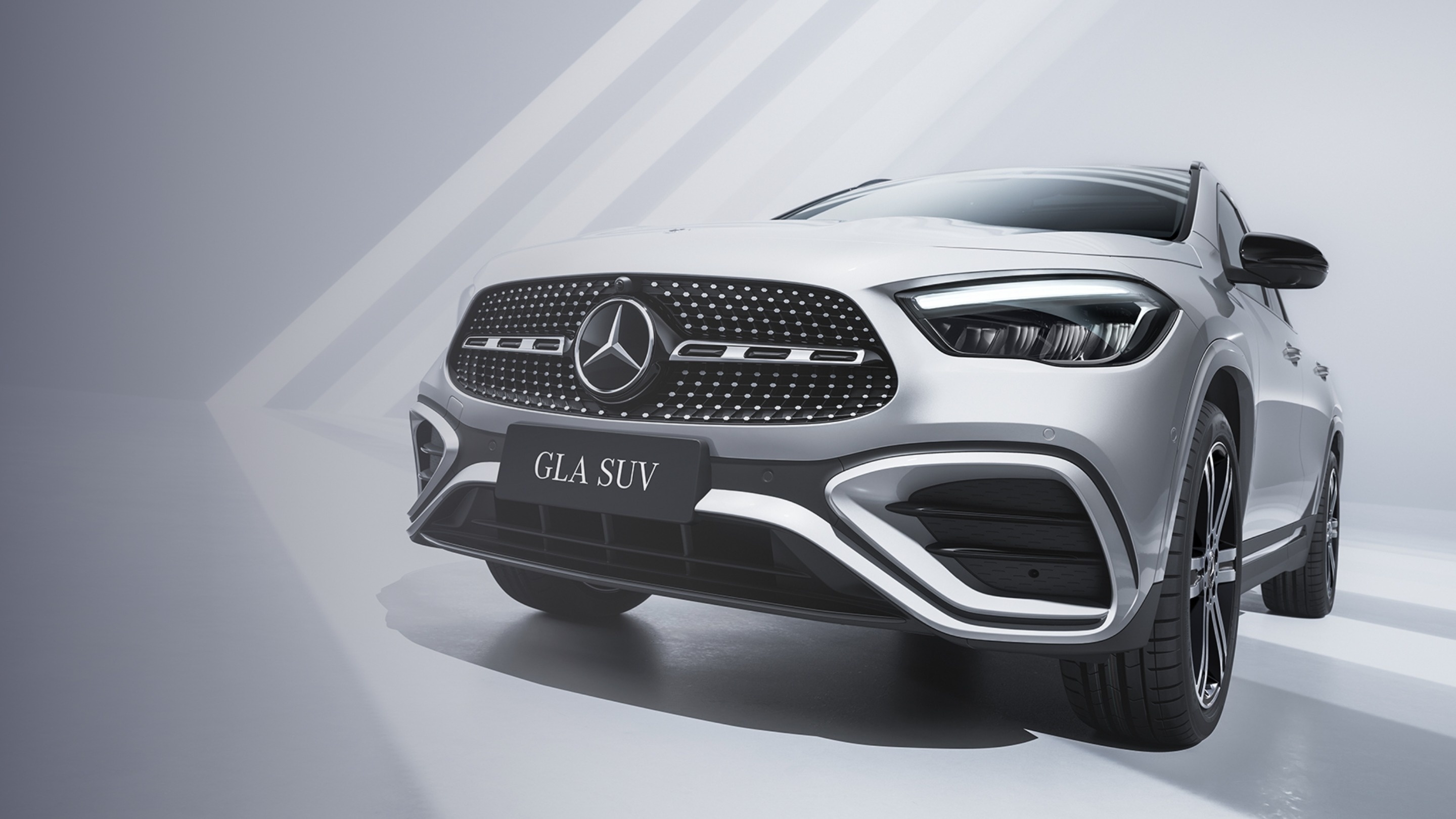 Mercedes-Benz GLA - комплектации, характеристики