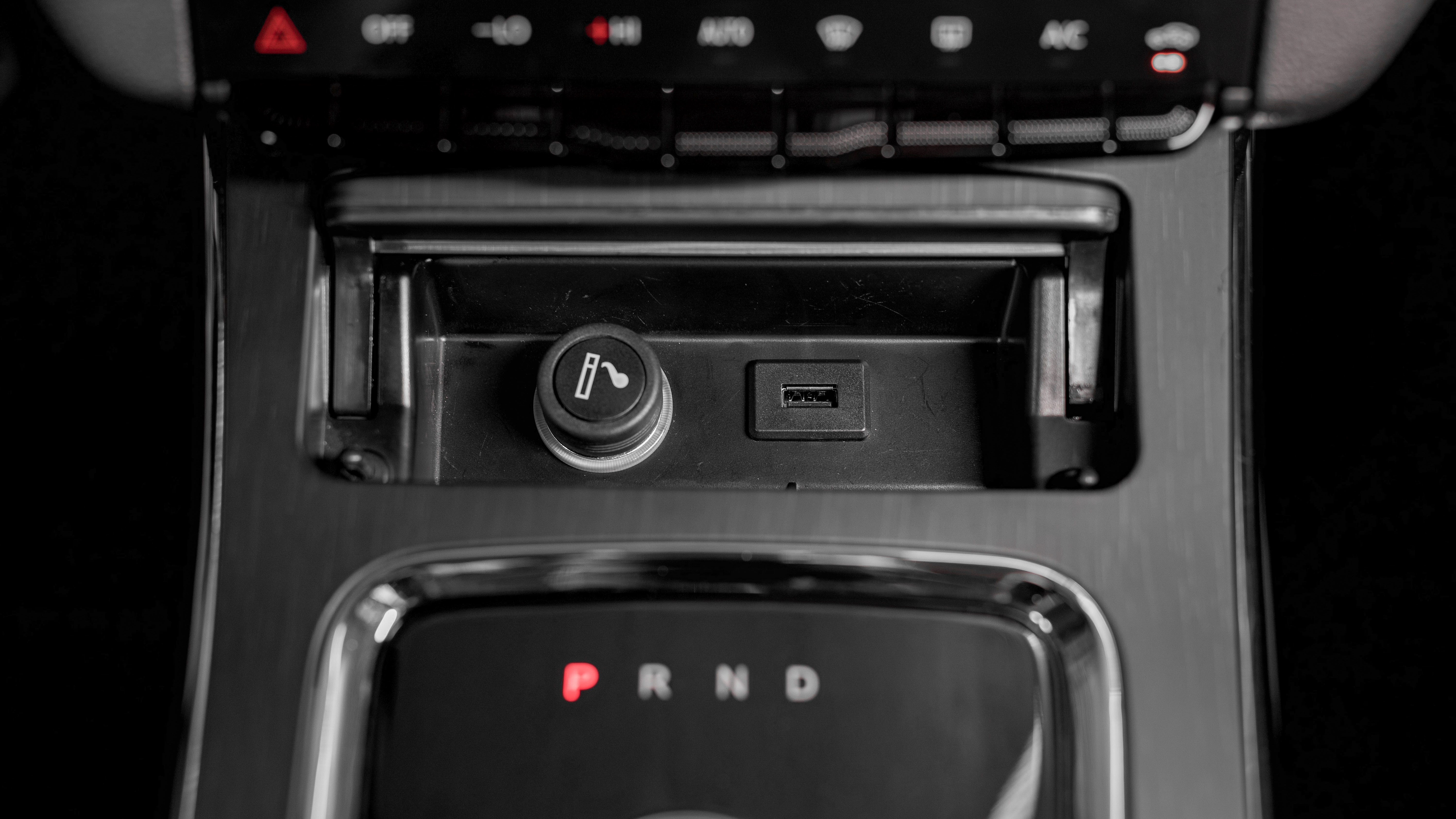 USB-порт и автомобильная зарядка SWM G05 Pro (СВМ Г05 Про)