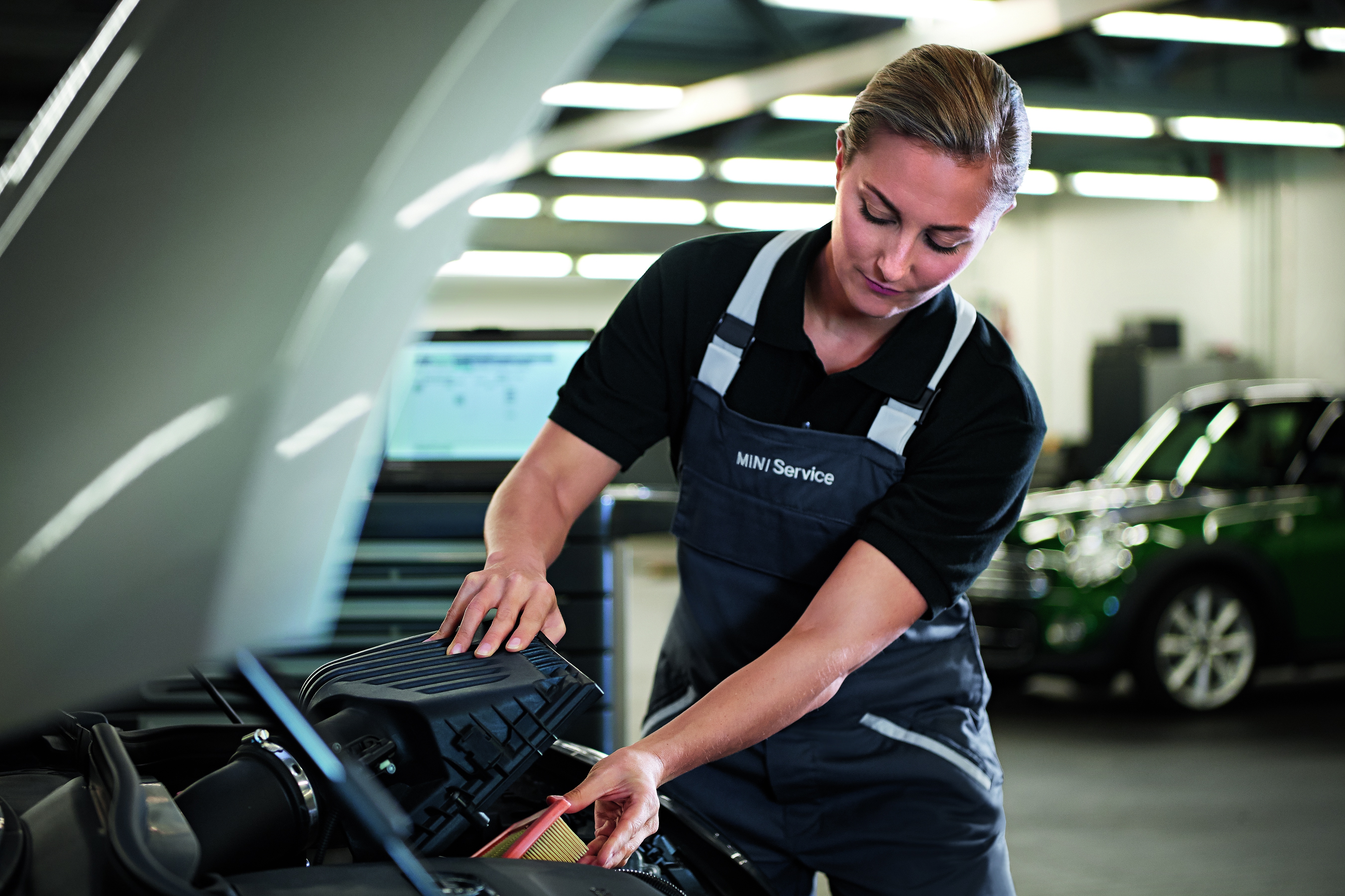 Сервис картинки. Сервисное обслуживание картинки. Довольный клиент автосервиса. Консультация автоподбор. Service pour.