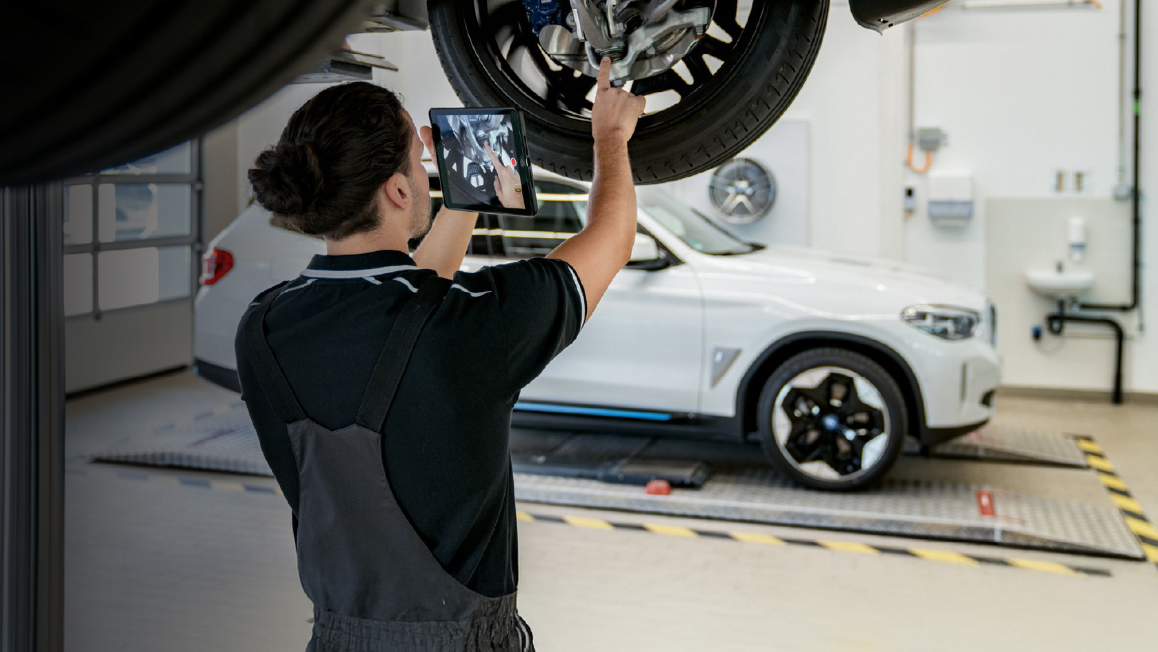 Официальный сервис BMW: преимущества, услуги и запись