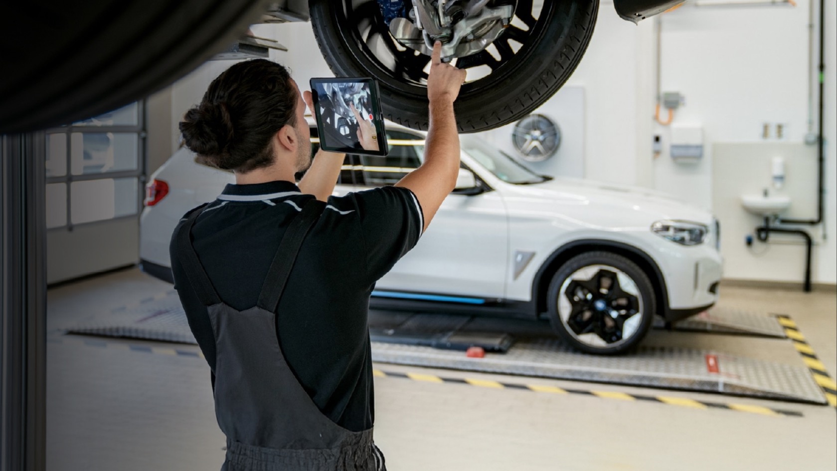 Официальный сервис BMW: преимущества, услуги и запись