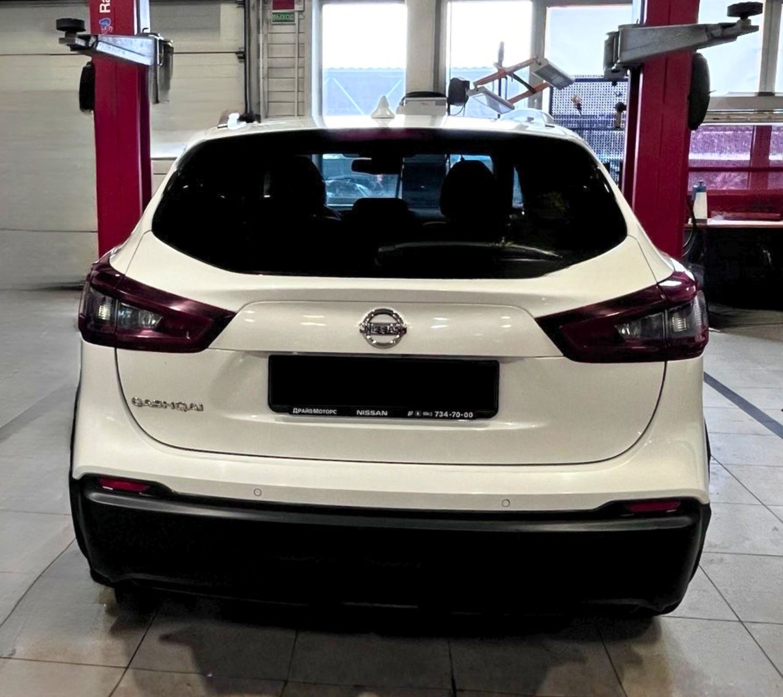 Установка омывателя камеры заднего вида на Nissan